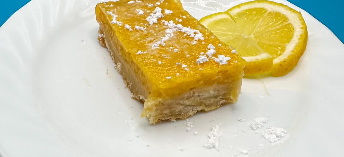 Best Homemade Lemon Bars Recipe (7 Ingredients)